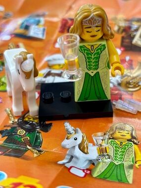 LEGO SERIES 29 "Unicorn Elf, Series 29 " col29-12 WITH STAND, ACCESSORIES & Pamp